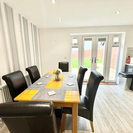 Home Centrally Located In Folkestone, Great Location For Families Or Workers Exterior foto